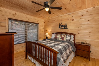 Amazing Cabin with Fireplace, Fire pit and Hot-tub in Gatlingburg, Tennessee - Gatlinburg, Tennessee - glamping.directory