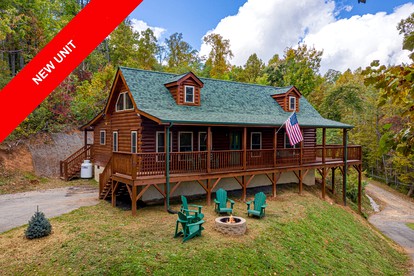 Amazing Cabin with Fireplace, Fire pit and Hot-tub in Gatlingburg, Tennessee - glamping.directory