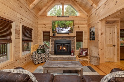 Amazing Cabin with Fireplace, Fire pit and Hot-tub in Gatlingburg, Tennessee - Gatlinburg, Tennessee - glamping.directory