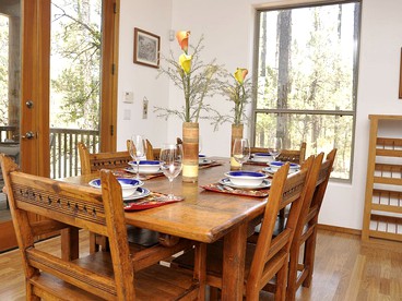 Spacious Woodland Log Cabin Rental with Mogollon Rim Views in Payson, Arizona - Payson, Arizona - glamping.directory