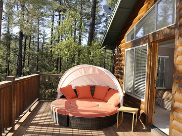 Spacious Woodland Log Cabin Rental with Mogollon Rim Views in Payson, Arizona - Payson, Arizona - glamping.directory