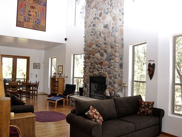 Spacious Woodland Log Cabin Rental with Mogollon Rim Views in Payson, Arizona - Payson, Arizona - glamping.directory