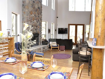 Spacious Woodland Log Cabin Rental with Mogollon Rim Views in Payson, Arizona - Payson, Arizona - glamping.directory