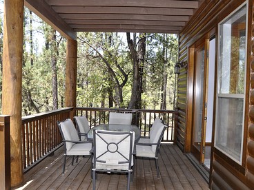 Spacious Woodland Log Cabin Rental with Mogollon Rim Views in Payson, Arizona - Payson, Arizona - glamping.directory