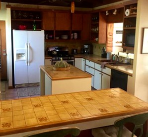 Charming Vacation Rental Surrounded by Palm Trees Just Steps from the Beach on Island of Maui, Hawaii - Paia, Hawaii - glamping.directory