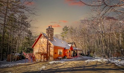 Enormous Cabin with Game Room, Screened Porch and Outdoor Space in NH - Bartlett, New Hampshire - glamping.directory