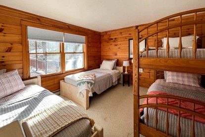 Enormous Cabin with Game Room, Screened Porch and Outdoor Space in NH - Bartlett, New Hampshire - glamping.directory