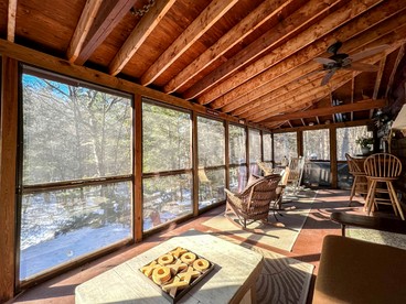 Enormous Cabin with Game Room, Screened Porch and Outdoor Space in NH - Bartlett, New Hampshire - glamping.directory