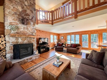 Enormous Cabin with Game Room, Screened Porch and Outdoor Space in NH - Bartlett, New Hampshire - glamping.directory