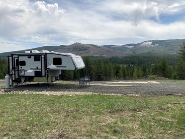 Tiny Caravan Great for Couples with Landscape Views in Idaho - glamping.directory