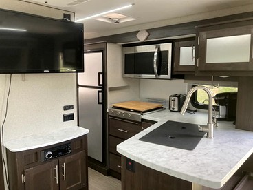 Tiny Caravan Great for Couples with Landscape Views in Idaho - Saint Maries, Idaho - glamping.directory
