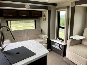 Tiny Caravan Great for Couples with Landscape Views in Idaho - Saint Maries, Idaho - glamping.directory