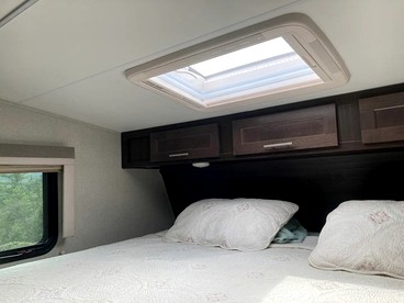Tiny Caravan Great for Couples with Landscape Views in Idaho - Saint Maries, Idaho - glamping.directory