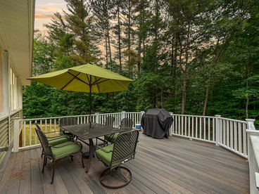 Luxurious Pet Friendly Vacation Rental Near Echo Lake with Hot Tub in North Conway, NH - North Conway, New Hampshire - glamping.directory
