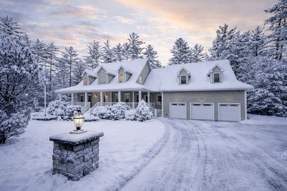 Luxurious Pet Friendly Vacation Rental Near Echo Lake with Hot Tub in North Conway, NH - glamping.directory
