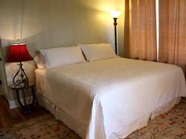 Charming and Historic Bungalow Vacation Rental with Outdoor Grill in Tucson - Tucson, Arizona - glamping.directory
