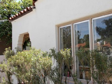 Charming and Historic Bungalow Vacation Rental with Outdoor Grill in Tucson - glamping.directory