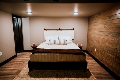Cozy Modern Cabin with Deck and Hot Tub in Cedar Bluff, Alabama - Cedar Bluff, Alabama - glamping.directory