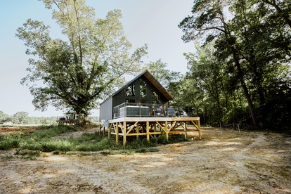 Cozy Modern Cabin with Deck and Hot Tub in Cedar Bluff, Alabama - Cedar Bluff, Alabama - glamping.directory