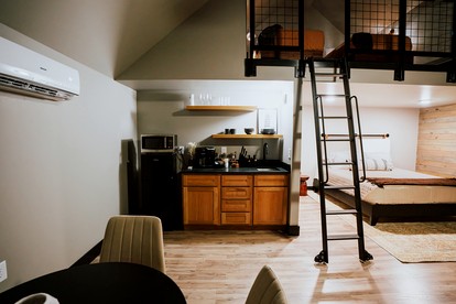 Cozy Modern Cabin with Deck and Hot Tub in Cedar Bluff, Alabama - Cedar Bluff, Alabama - glamping.directory