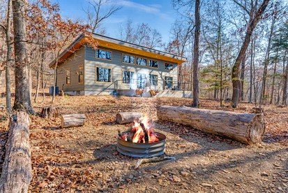 Tranquil Riverside Cabin with Expansive Trails near Elkins, Arkansas - glamping.directory