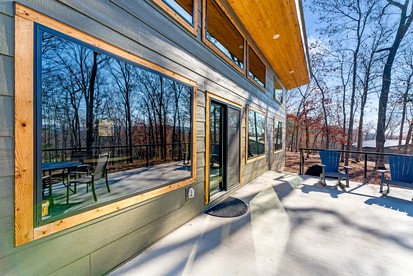 Tranquil Riverside Cabin with Expansive Trails near Elkins, Arkansas - Fayetteville, Arkansas - glamping.directory