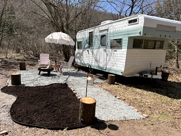 Vintage Camper for Catskills Glamping near New York City - glamping.directory