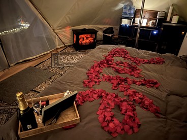 Romantic Luxury Glamping Tent with Riverfront Views near Sandpoint, Idaho - Sandpoint, Idaho - glamping.directory