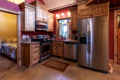 Idyllic Suite Rental for a Relaxing Weekend Getaway in Northern Idaho - Sandpoint, Idaho - glamping.directory