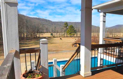 Spacious Cottage Rental with Saltwater Swimming Pool near Arab, Alabama - Union Grove, Alabama - glamping.directory