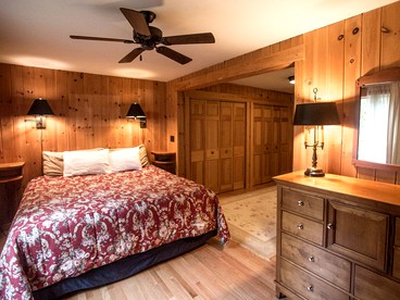 Gorgeous Cottage Rental on Banks of Rangeley Lake in Rangeley, Maine - Rangeley, Maine - glamping.directory