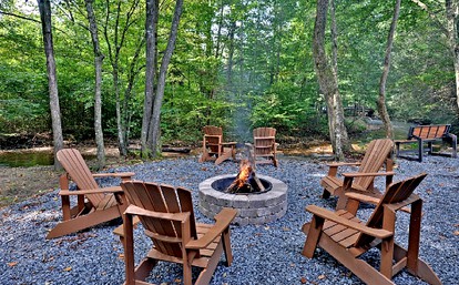 Luxurious Log Cabin Rental with a Fishing Pond in Cherry Log, Georgia - Cherry Log, Georgia - glamping.directory