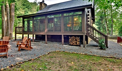 Luxurious Log Cabin Rental with a Fishing Pond in Cherry Log, Georgia - Cherry Log, Georgia - glamping.directory