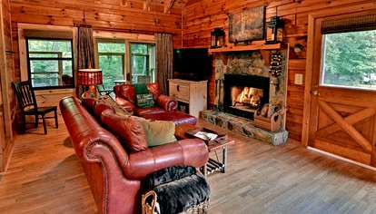 Luxurious Log Cabin Rental with a Fishing Pond in Cherry Log, Georgia - Cherry Log, Georgia - glamping.directory