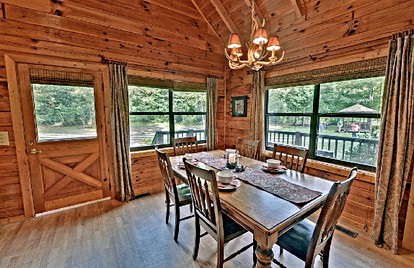 Luxurious Log Cabin Rental with a Fishing Pond in Cherry Log, Georgia - Cherry Log, Georgia - glamping.directory