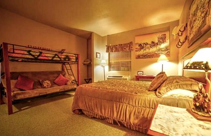 Large Suite Rental Perfect for Groups near Bullhead City, Arizona - Yucca, Arizona - glamping.directory