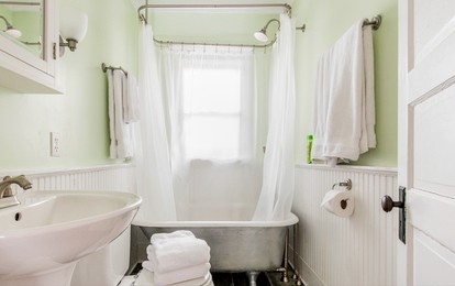 Dual Cottage Adirondack Mountain Retreat for a Family-Friendly Getaway near Trudeau in New York - Lake Placid, New York - glamping.directory