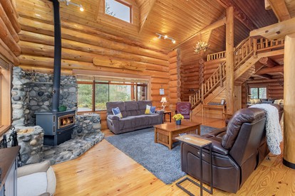 Classic Cabin Charm: Your True Log Cabin Living Escape to Lake Wenatchee - Leavenworth, Washington - glamping.directory