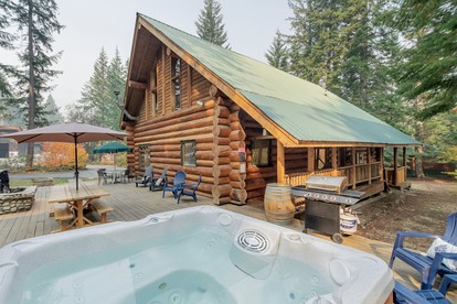 Classic Cabin Charm: Your True Log Cabin Living Escape to Lake Wenatchee - Leavenworth, Washington - glamping.directory