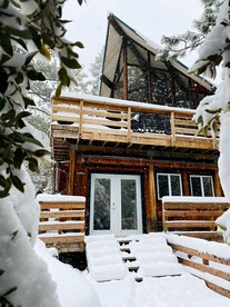 Stunning Cabin with Indoor Jacuzzi Ideal for a Weekend Getaway from Los Angeles - glamping.directory