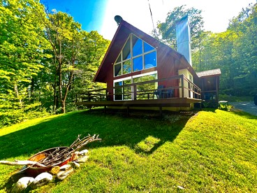 Unbelievable Cabin with Amazing Sights and Fire Pit in Winhall, Vermont - glamping.directory