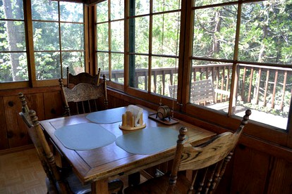 Cozy Cabin with Country Decor near San Jacinto Mountains, California - glamping.directory