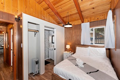Outstanding Cabin Nestled Amidst Trees and Barbecue Provided in Big Bear Lake, California - Big Bear Lake, California - glamping.directory