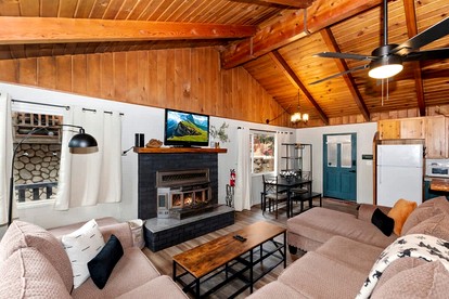 Outstanding Cabin Nestled Amidst Trees and Barbecue Provided in Big Bear Lake, California - Big Bear Lake, California - glamping.directory
