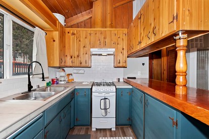 Outstanding Cabin Nestled Amidst Trees and Barbecue Provided in Big Bear Lake, California - Big Bear Lake, California - glamping.directory