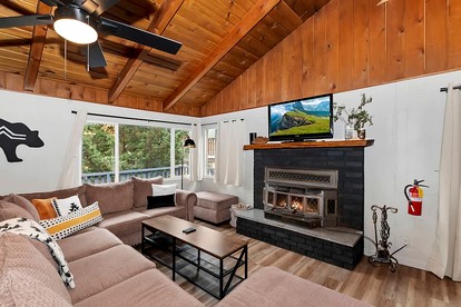 Outstanding Cabin Nestled Amidst Trees and Barbecue Provided in Big Bear Lake, California - Big Bear Lake, California - glamping.directory