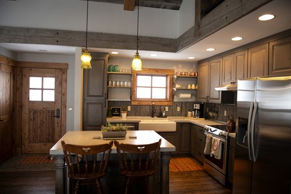 Charming Historic-Inspired Vacation Home with Mountain Views near Pony School House in Pony, Montana - Pony, Montana - glamping.directory