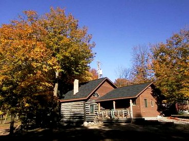 Traditional Log Cabin near Tamarac National Wildlife Refuge in Minnesota - glamping.directory