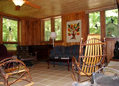 Eco-Friendly Cabin Rental in the Heart of the Smoky Mountains, North Carolina - Bryson City, North Carolina - glamping.directory