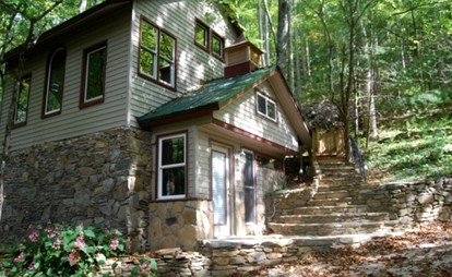 Eco-Friendly Cabin Rental in the Heart of the Smoky Mountains, North Carolina - glamping.directory
